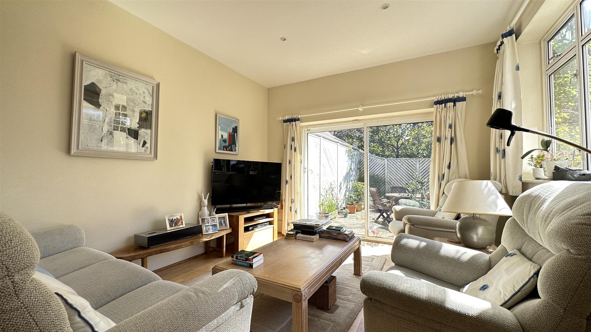 Lounge before ReShot